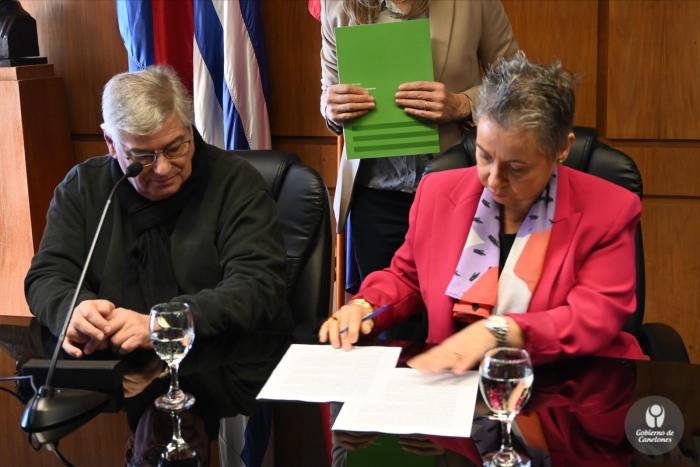 Firma de convenio entre INDDHH y IC