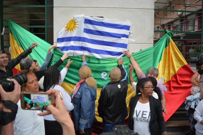 Colocación de placa de la memoria en Ansina