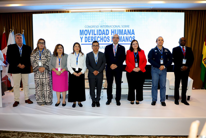 representantes de instituciones nacionales de derechos humanos del continente americano representantes de distintos países que integran RINDHCA
