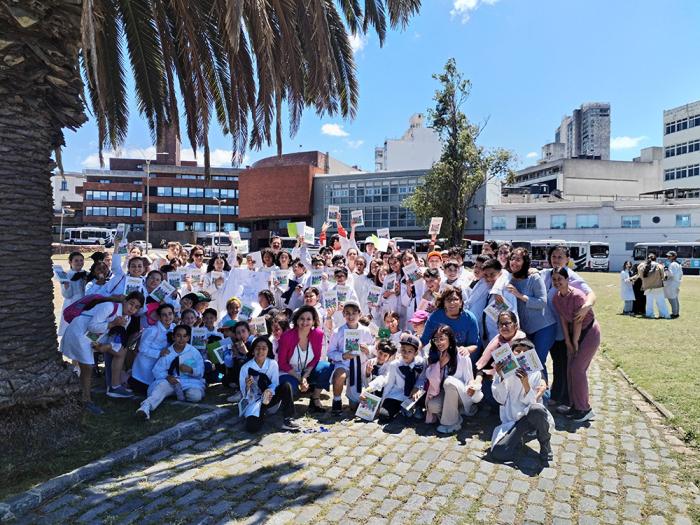 Escolares participando de la presentación del libro Facundo cuenta (contigo) en Biblioteca Figueira