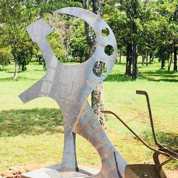 Carlos Jacina Leiva Escultura homenaje a Carlos Jacina Leiva. Fotografía: "La Diaria", 18/1/2019.