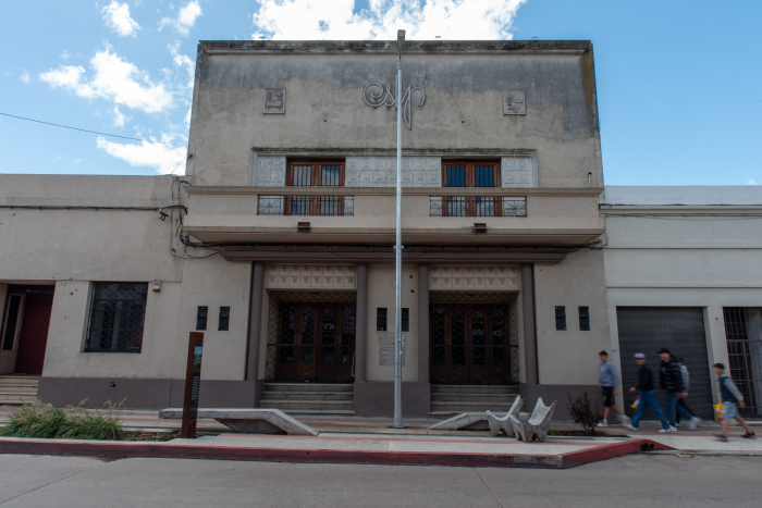 Frente del Centro Social La Paz, espacio de expresión del Grupo Socio Cultural Cantando.