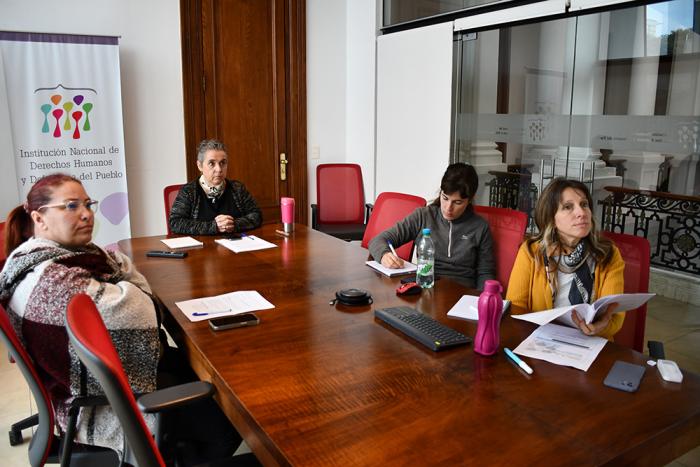 Equipo del Mecanismo Nacional de Prevención y Jimena Fernández, presidenta de INDDHH