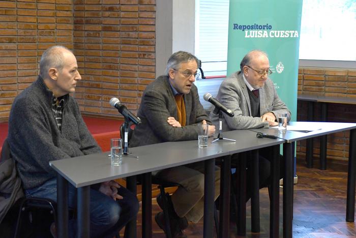 Mesa de presentación con Marcos Israel, Rodrigo Arim y Gregory Randall