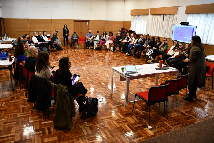 Participantes del taller sentadas en círculo