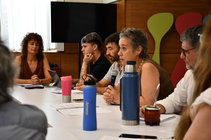 Mesa de bienvenida al primer encuentro del año del Consejo Asesor Honorario