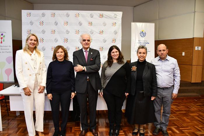 N. Dib de Fun. Jazmín, Dra. E. Aimar, el embajador M. García, K.Sass (Mides) y J. Fernández (INDDHH)