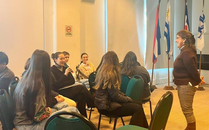 Presentación de materiales didácticos de la INDDHH en Colonia