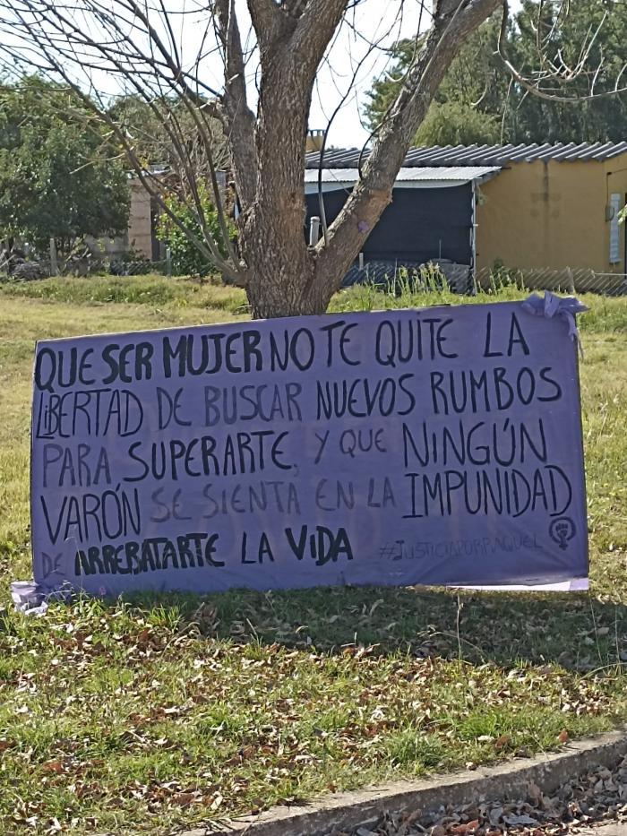 Cartel "Que ser mujer no te quite la libertad de buscar nuevos rumbos para superarte...