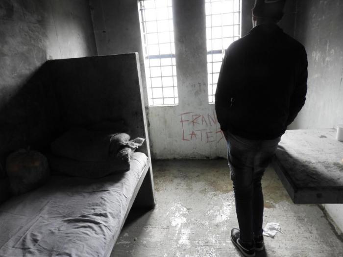 Celda del sistema penal juvenil inundada Celda del sistema penal juvenil inundada