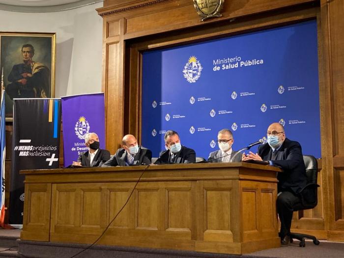 Foto de Porciúncula, Lema, Salinas, Montenegro y Faroppa en la mesa de oradores