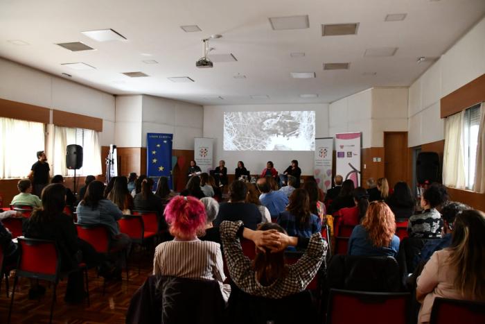 Proyección de video durante el encuentro