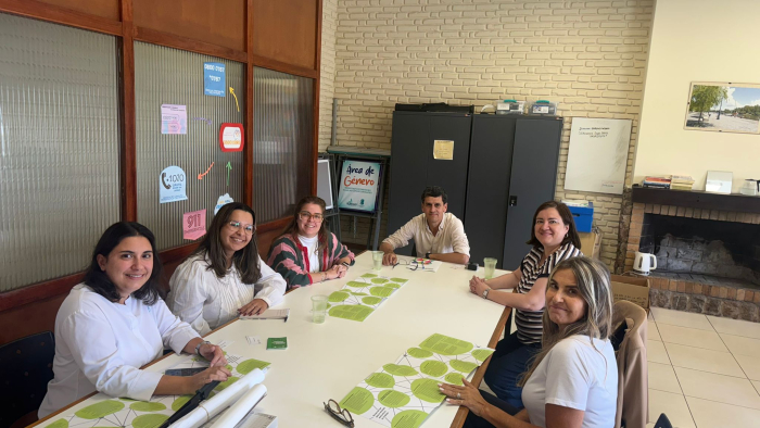 Área Descentralización y directora C. Rodríguez junto con Dpto de Acción Social y Familia de Soriano