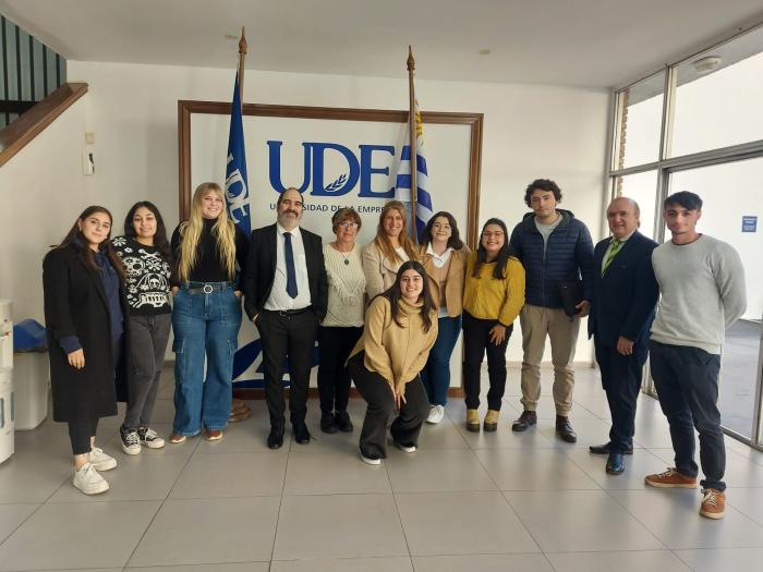 estudiantes de Abogacía y Notariado de la UDE participantes del módulo de derechos humanos estudiantes de Abogacía y Notariado de la UDE participantes del módulo de derechos humanos