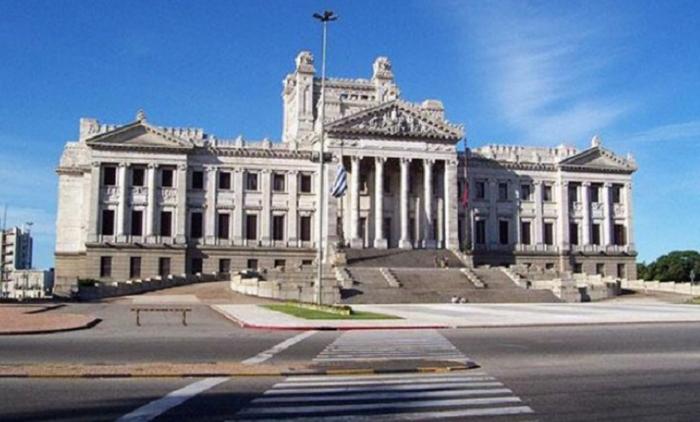 Foto de la fachada del Parlamento 