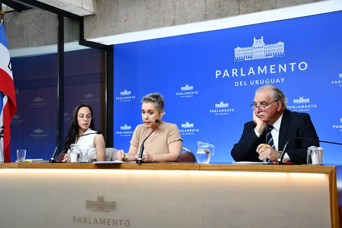Giannina Podesta (MNP), Jimena Fernández, presidenta INDDHH y Juan Miguel Petit, Comisionado