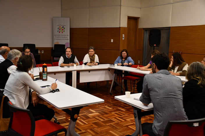 Directora Jimena Fernández e integrantes del grupo de trabajo en reunión