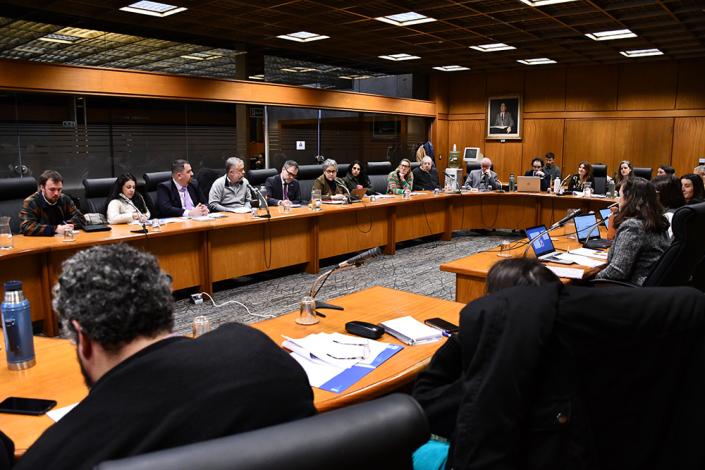Vista general de la sala Alba Roballo en la actividad con parlamentarios