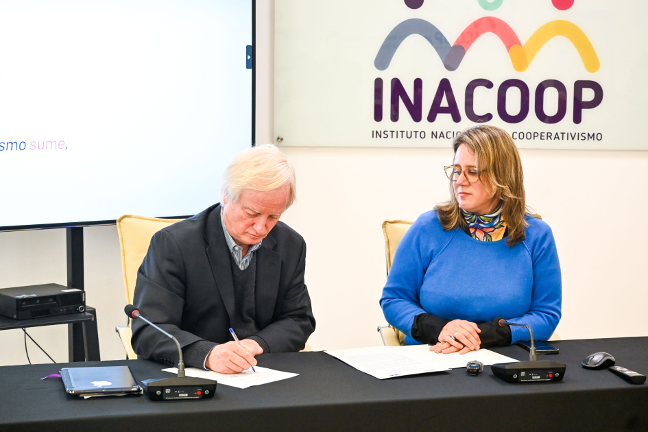 Firma de acuerdo entre INE e INACOOP Firma de acuerdo entre INE e INACOOP