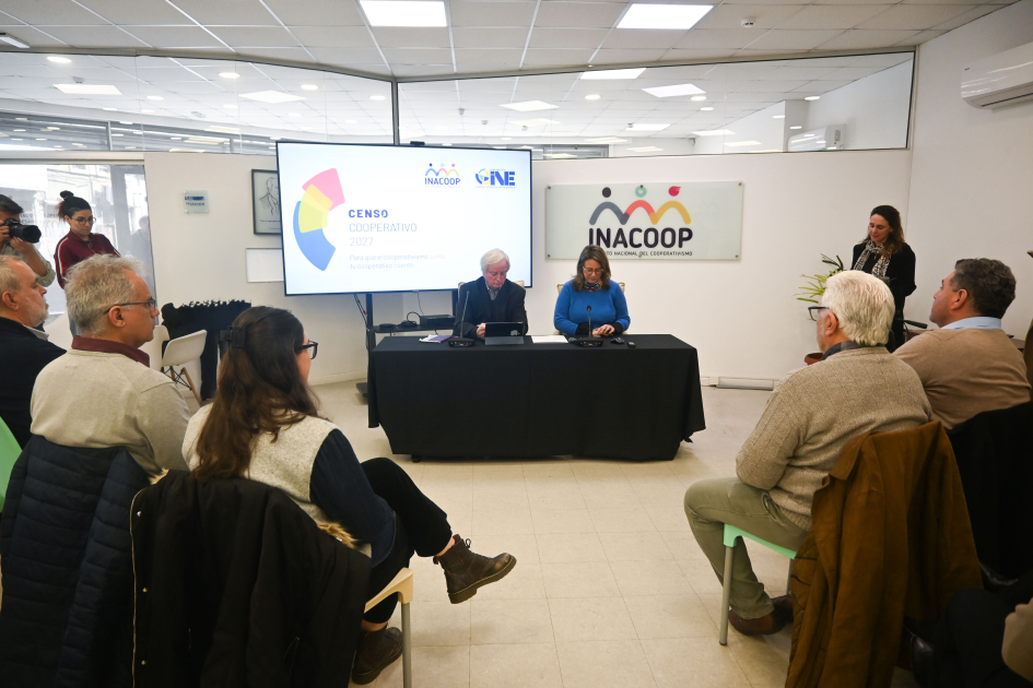 Firma de acuerdo entre INE e INACOOP Firma de acuerdo entre INE e INACOOP