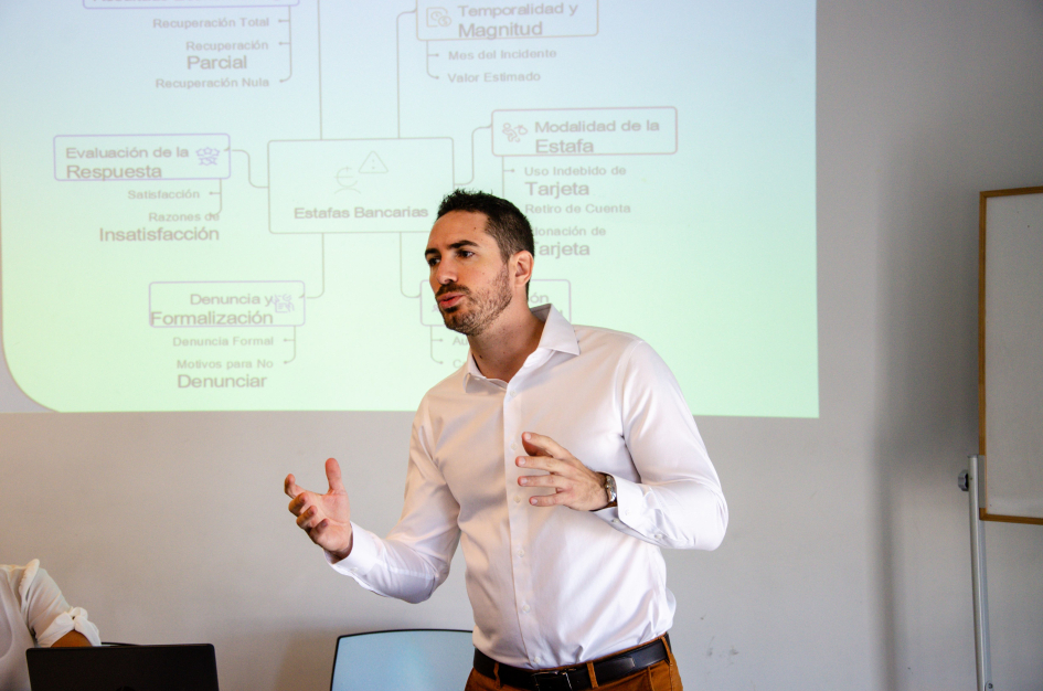 Diego Sanjurjo dictando capacitación