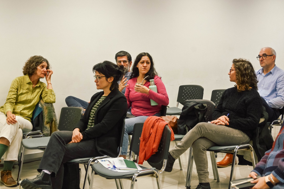 Asistentes planteando consultas