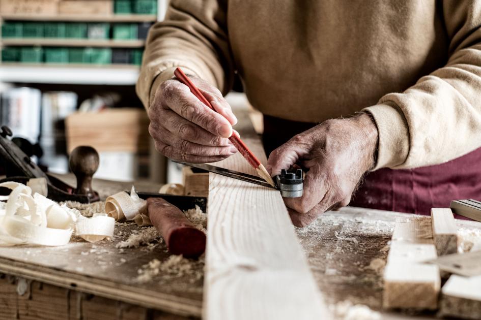 artesano imagen ilustrativa de artesano en madera