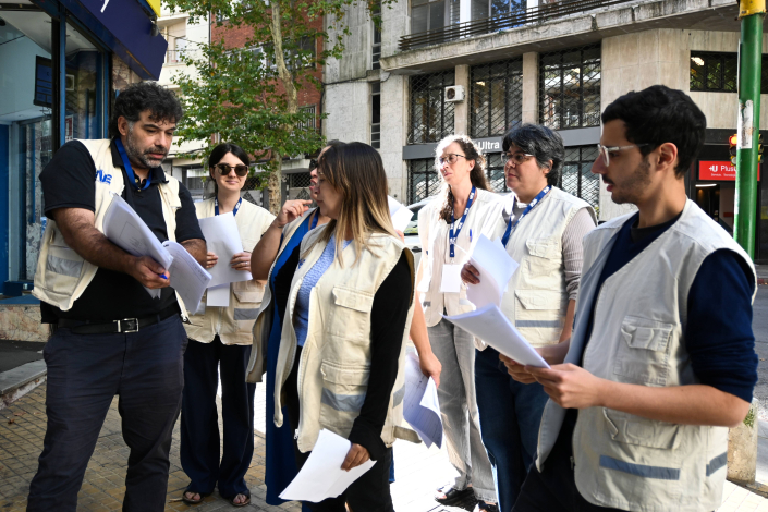 Encuestadores en práctica