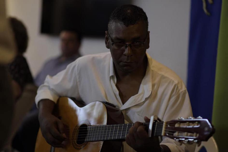 Músico Rober Fausto Amalia de la Vega