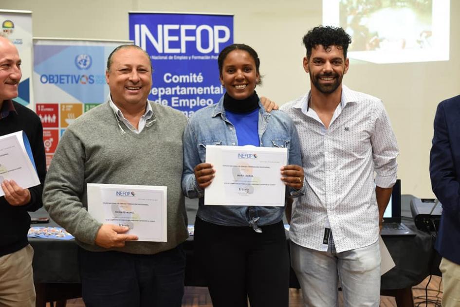 Entrega de certificados del curso a funcionarios de Zona Azul