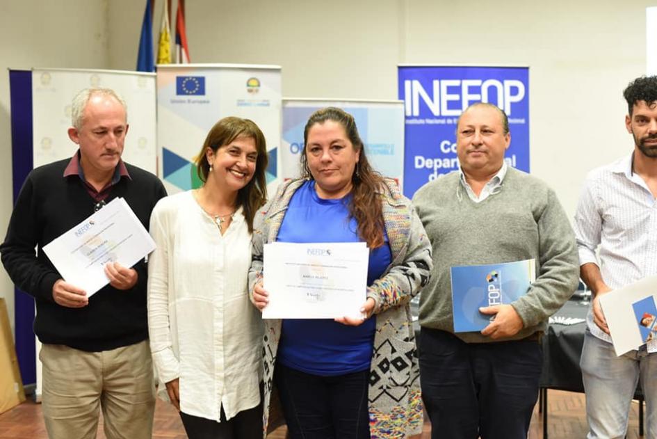 Entrega de certificados del curso a funcionarios de Zona Azul