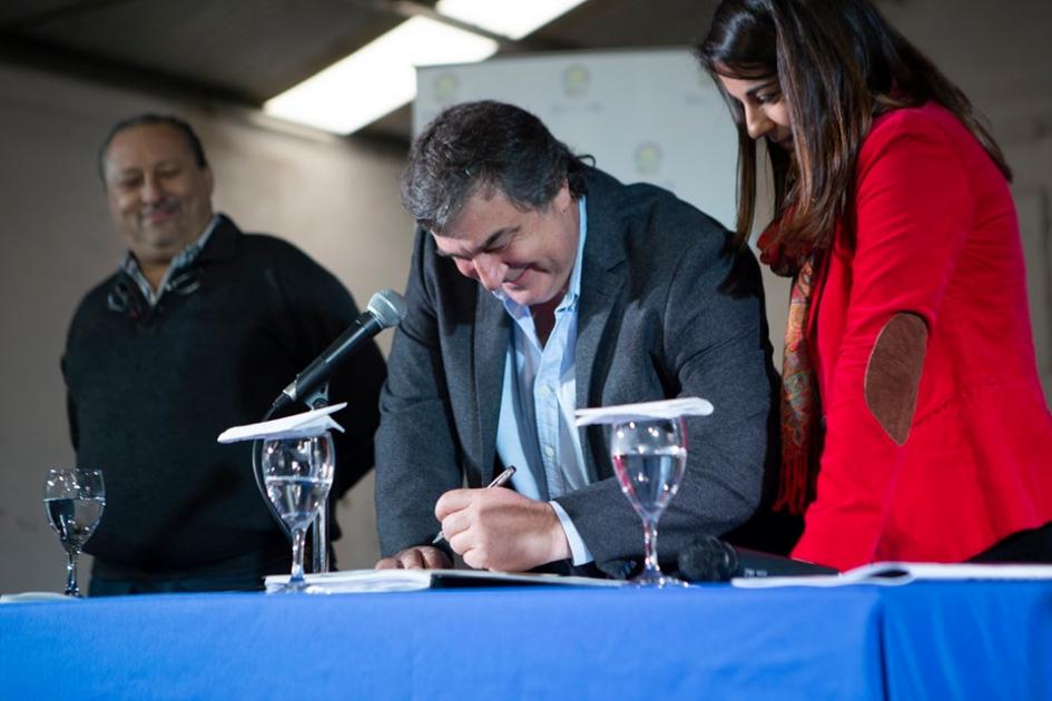 DespedidSergio Botana Intendente saliente firmado su salida de la Intendenciao al Intendente Sergio Botana Sergio Botana Intendente saliente firmado su salida de la Intendencia