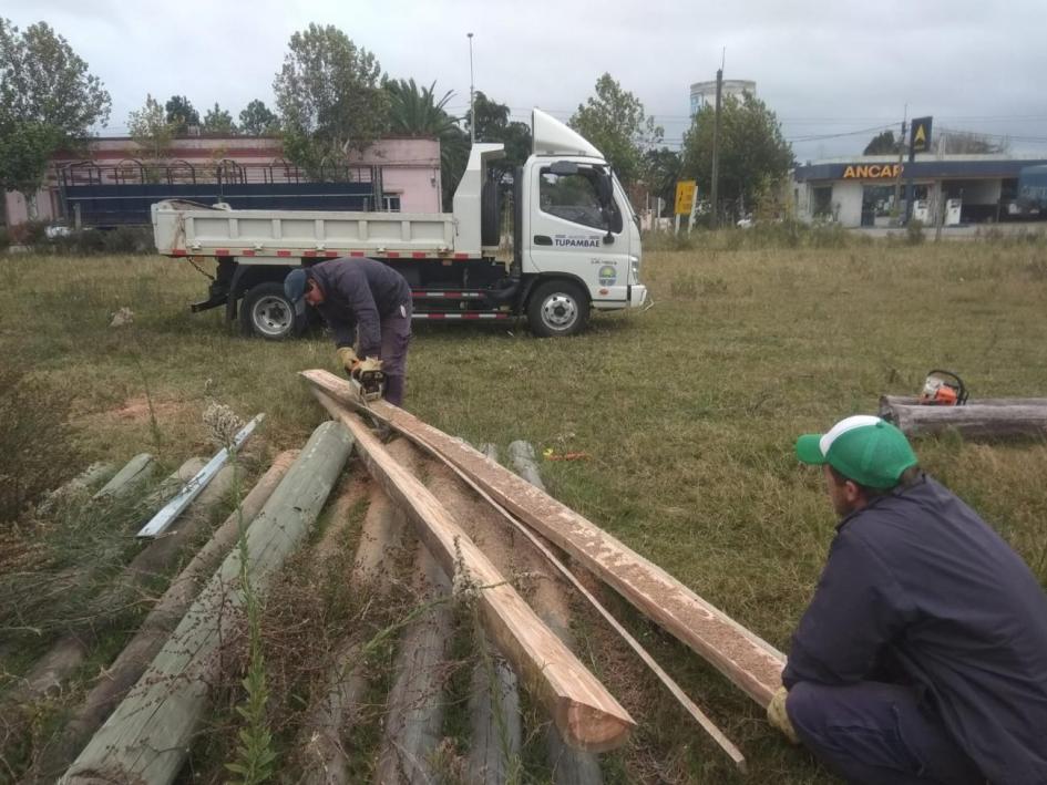 Inicio del proyecto conjunto entre los Municipios de Tupambaé y de Santa Clara, sendero con equipos para hacer ejercicio, bancos, canastos de clasificación de residuos y un contenedor para el mercado agrícola