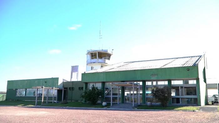 AEROPUERTO DE MELO