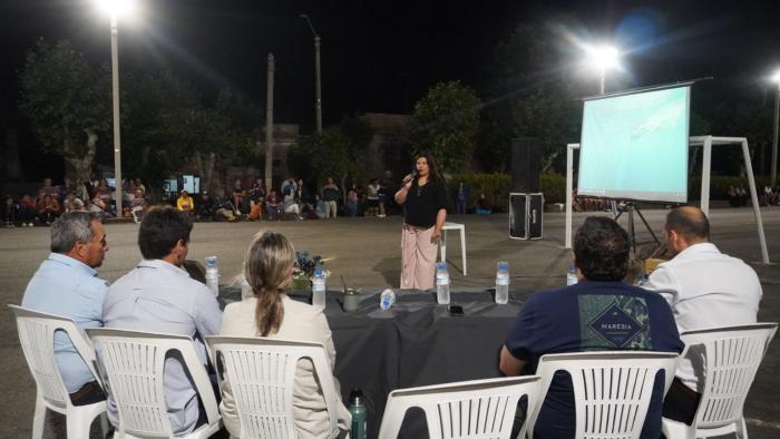 Cabildo abierto en Tupambaé.