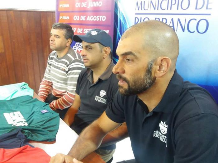 lcalde Christian Morel, junto al Encargado de Deportes Mauricio Rivero y Carlos Silva