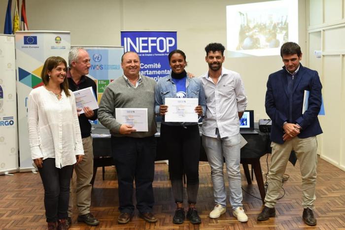 Entrega de certificados del curso a funcionarios de Zona Azul