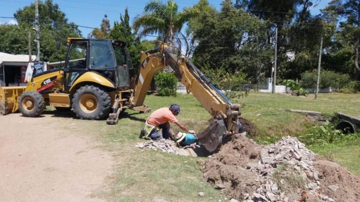 retroexcavadora trabajando