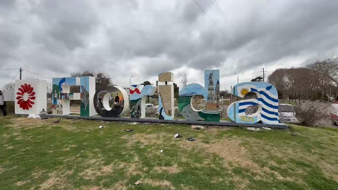 Letras de Florida intervenidas en homenaje al Bicentenario de la ...