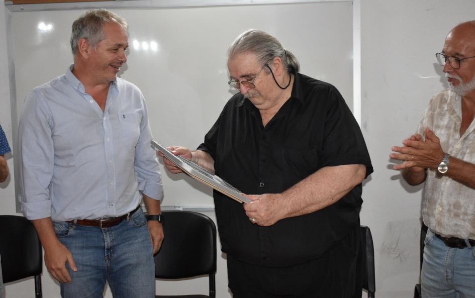 Recibe Plaqueta ´´