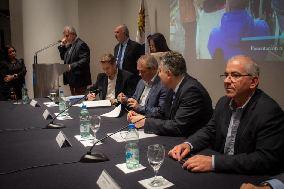 Se firmó acuerdo para financiación del proyecto Centro Acuático Florida Se firmó acuerdo para financiación del proyecto Centro Acuático Florida