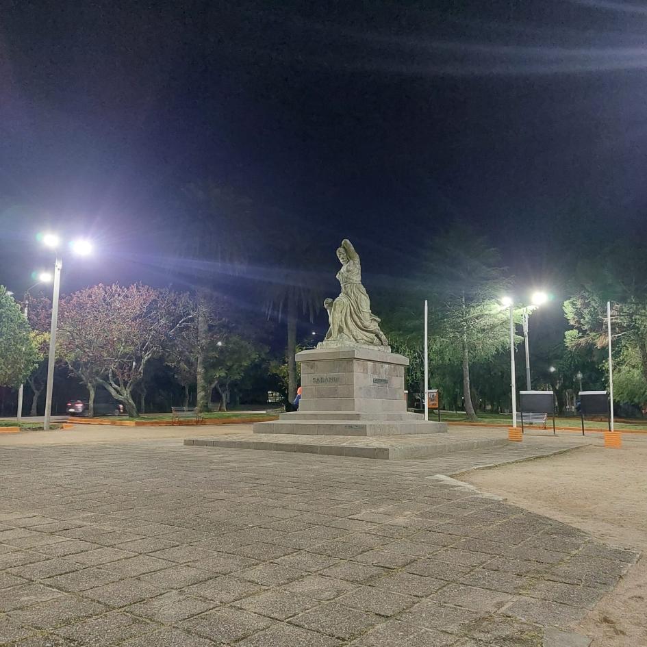 Nuevas luminarias en Plaza Gallinal y calle 33 de Sarandí Grande