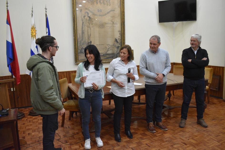 Entregaron certificados de talleres de Lengua de Señas