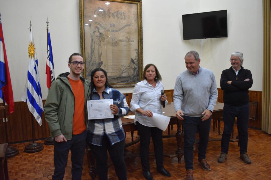 Entregaron certificados de talleres de Lengua de Señas