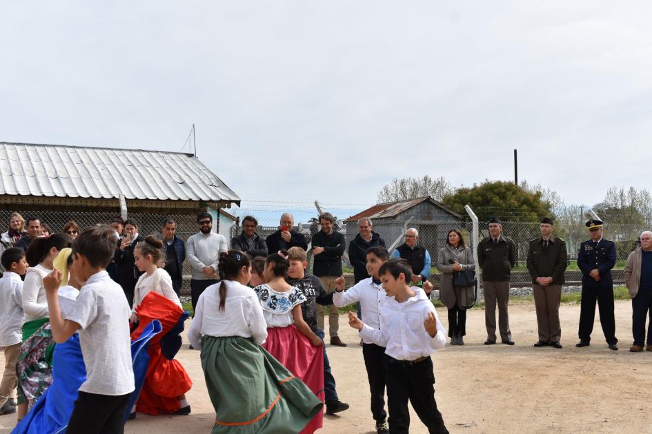 Actos Pacto de La Cruz, bailan niños escuela 9 ´´