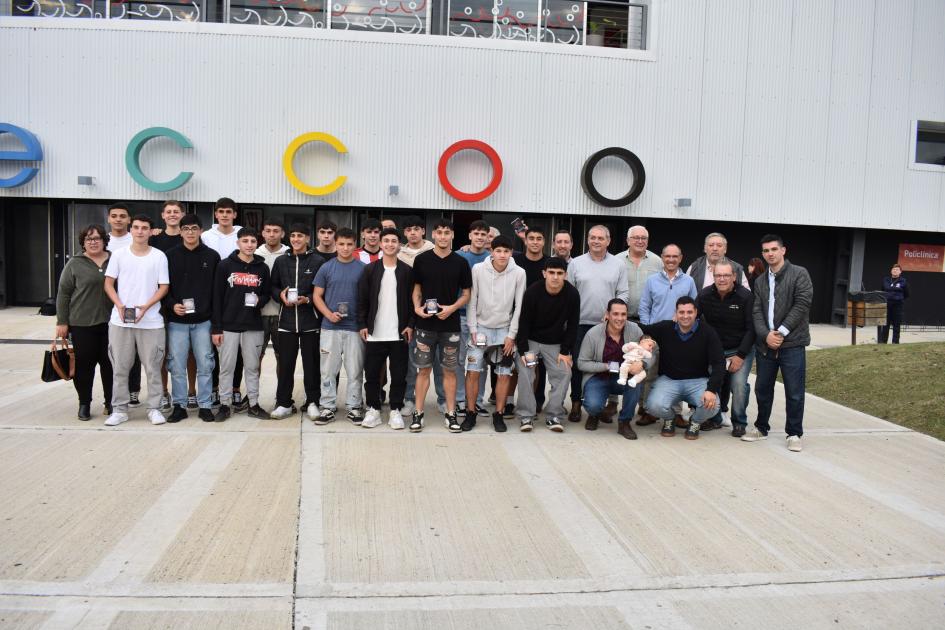 Homenaje a campeones del sur 2024 - sub 18 ´´