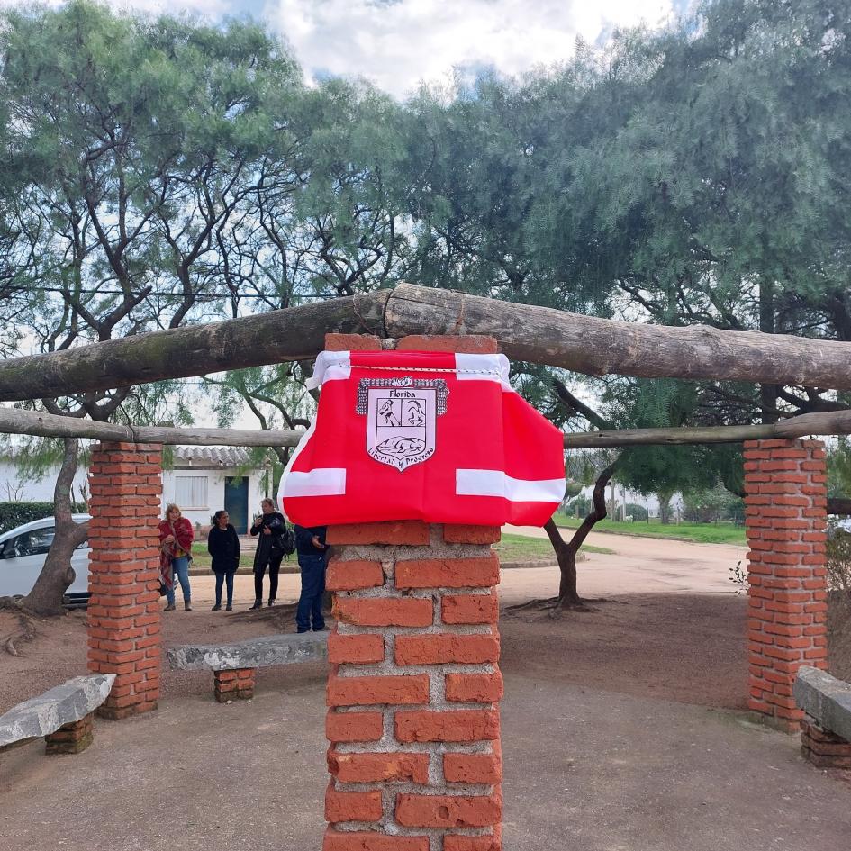 Plaza de MEVIR La Cruz recuerda la figura de Amalia Acosta Coronel Plaza de MEVIR La Cruz recuerda la figura de Amalia Acosta Coronel