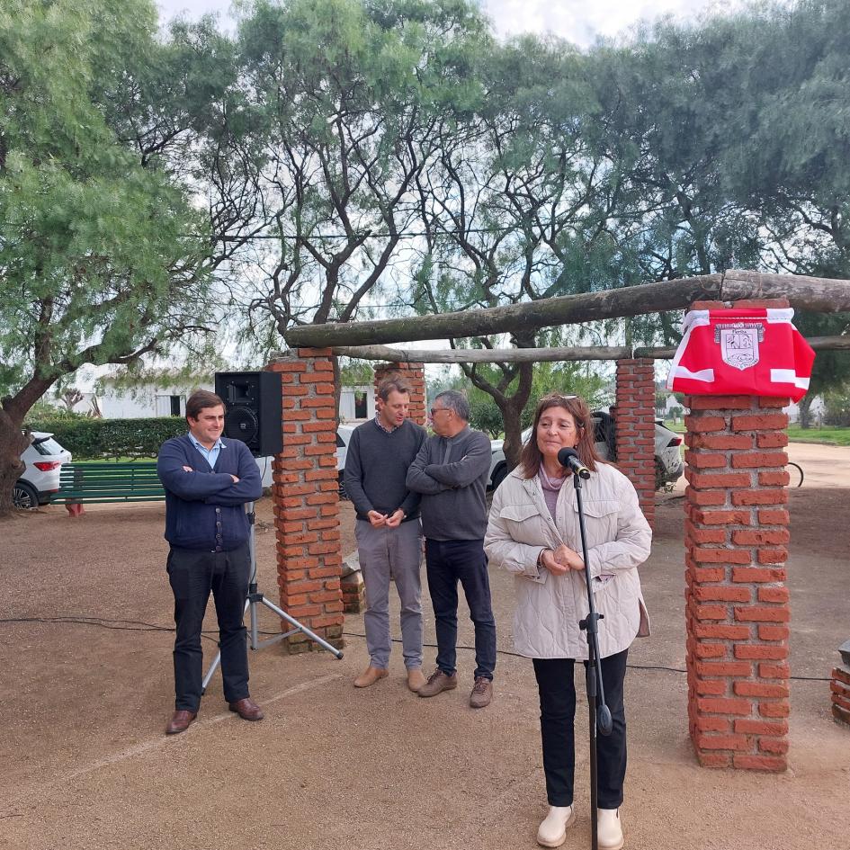 Plaza de MEVIR La Cruz recuerda la figura de Amalia Acosta Coronel Plaza de MEVIR La Cruz recuerda la figura de Amalia Acosta Coronel