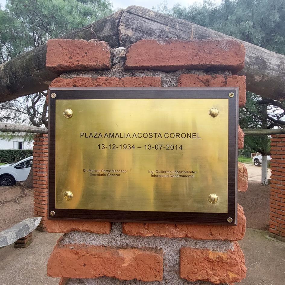 Plaza de MEVIR La Cruz recuerda la figura de Amalia Acosta Coronel Plaza de MEVIR La Cruz recuerda la figura de Amalia Acosta Coronel