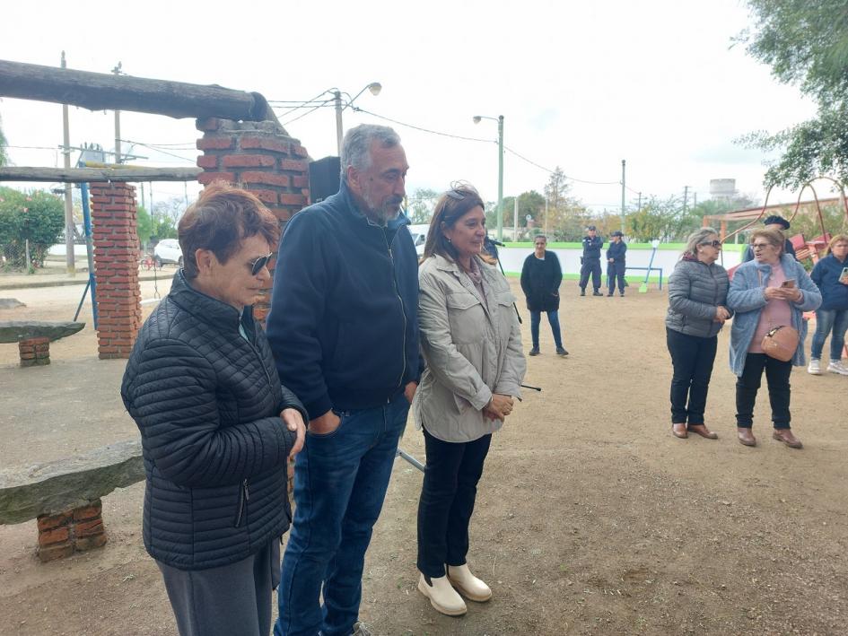 Plaza de MEVIR La Cruz recuerda la figura de Amalia Acosta Coronel Plaza de MEVIR La Cruz recuerda la figura de Amalia Acosta Coronel